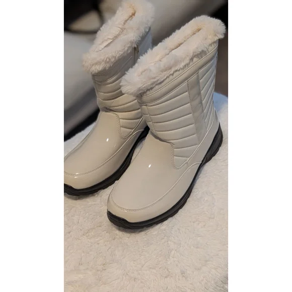 Women's Easy Works by Easy Street Winter White Waterproof Boots Size 10 - Picture 3 of 13